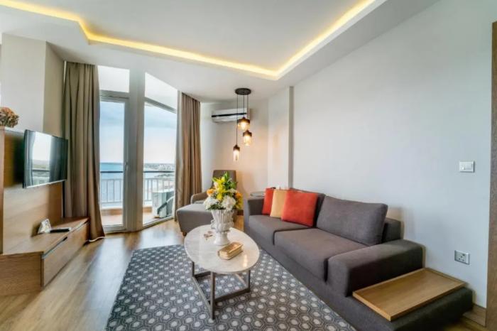 Salamis Bay Conti Hotel Resort&SPA&Casino Famagusta  Camera foto A living room in a modern apartment