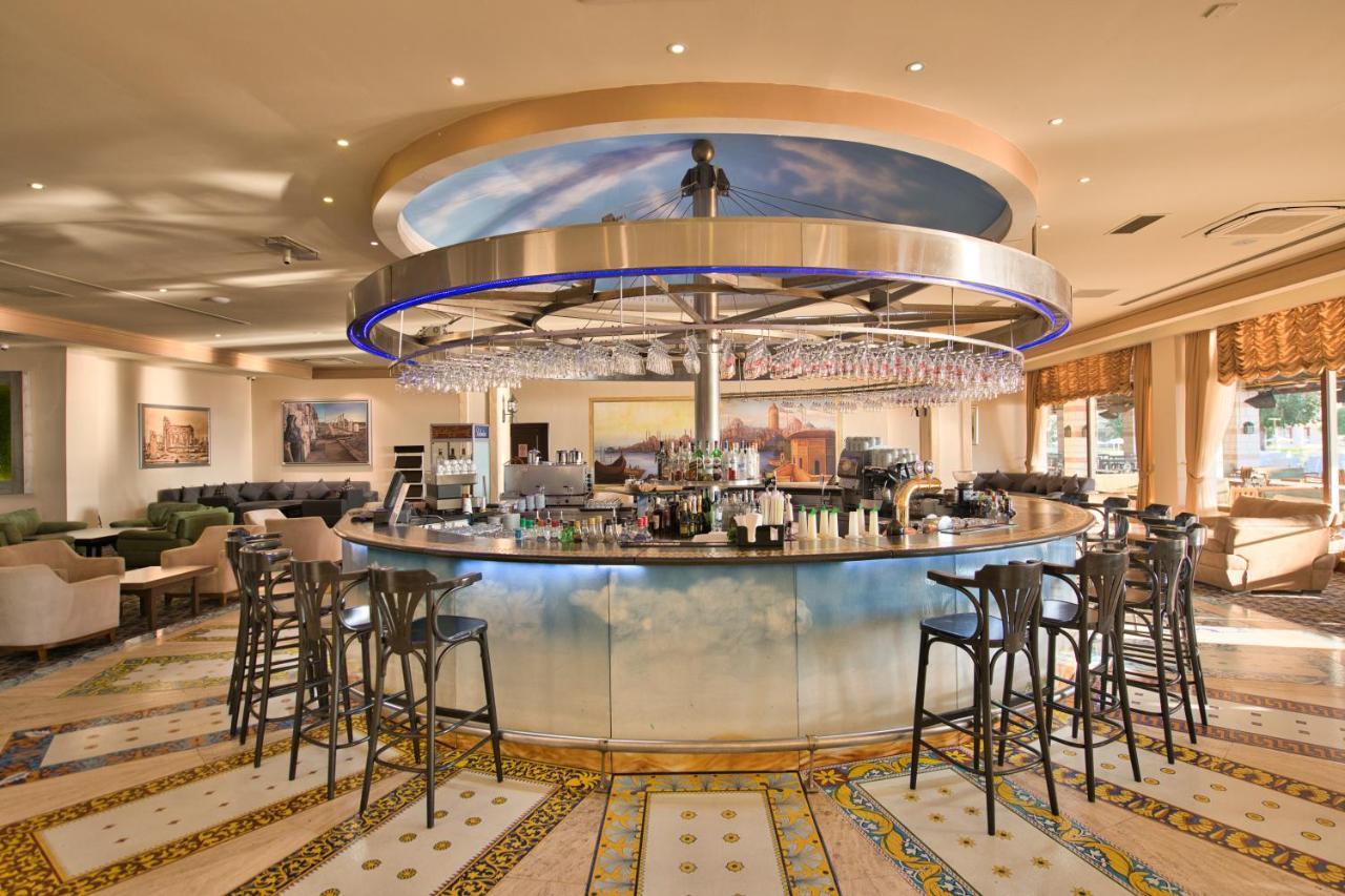 Salamis Bay Conti Hotel Resort&SPA&Casino Famagusta  Esterno foto The bar at the hotel