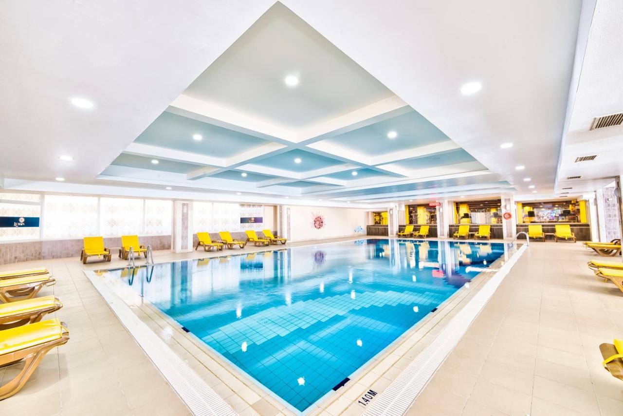 Salamis Bay Conti Hotel Resort&SPA&Casino Famagusta  Esterno foto The swimming pool at the hotel