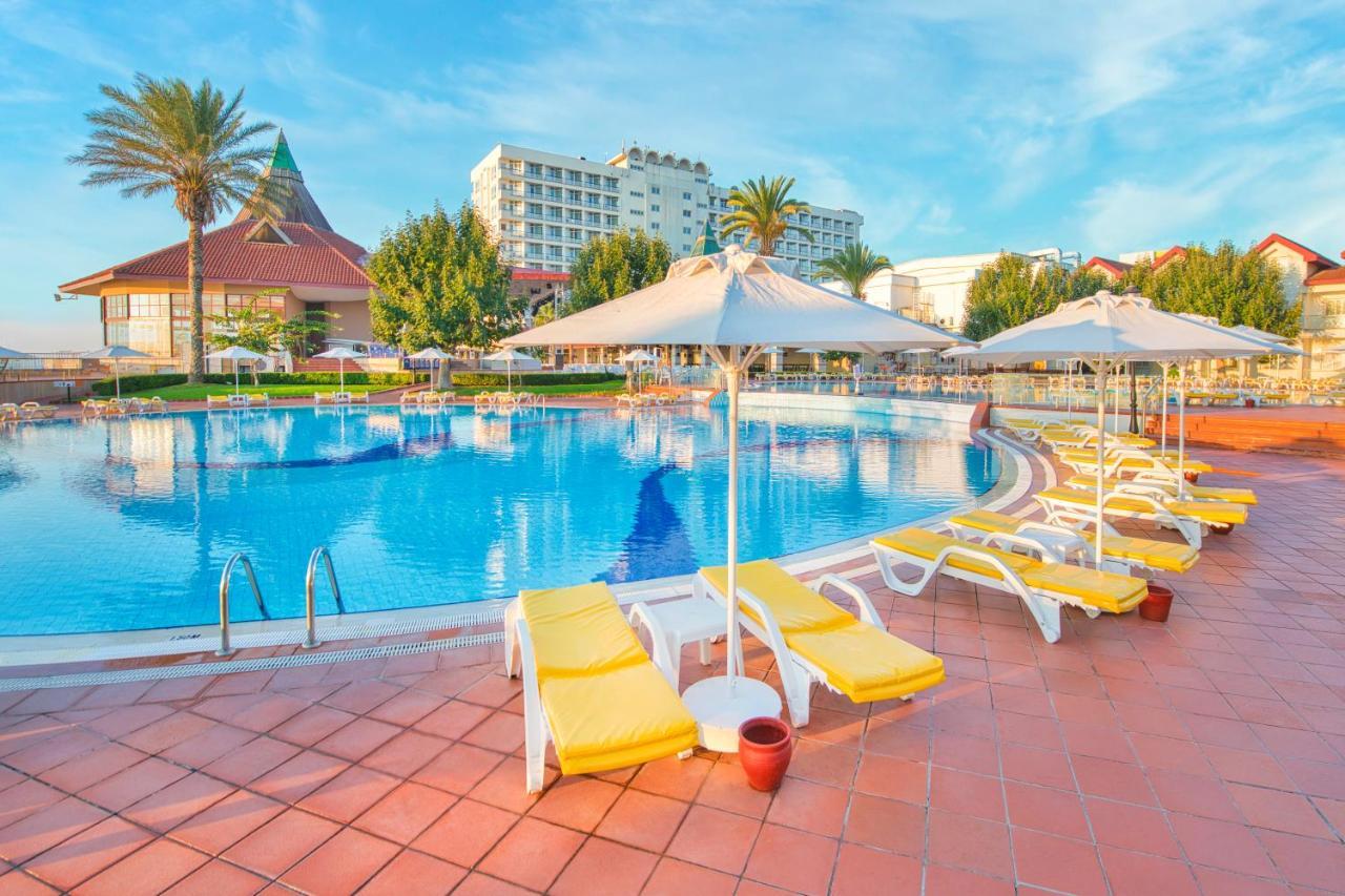 Salamis Bay Conti Hotel Resort&SPA&Casino Famagusta  Esterno foto A pool at a hotel in Turkey